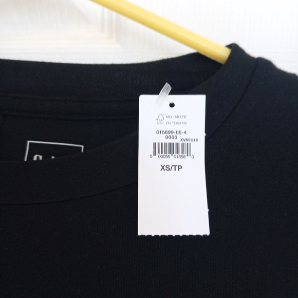 NWT Gap feather T, black long sleeve t-shirt, x-small, lightweight, comf… - Picture 4 of 9